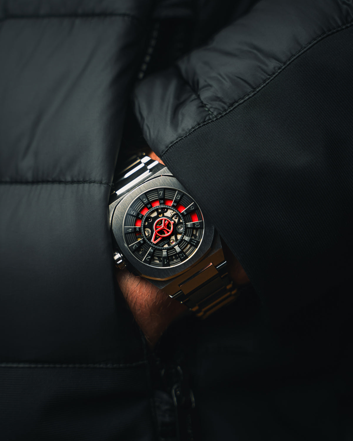 DWISS M3S red - metal bracelet, swiss made design awarded watch with DWISS signature mysterious hours time display and sapphire crystal