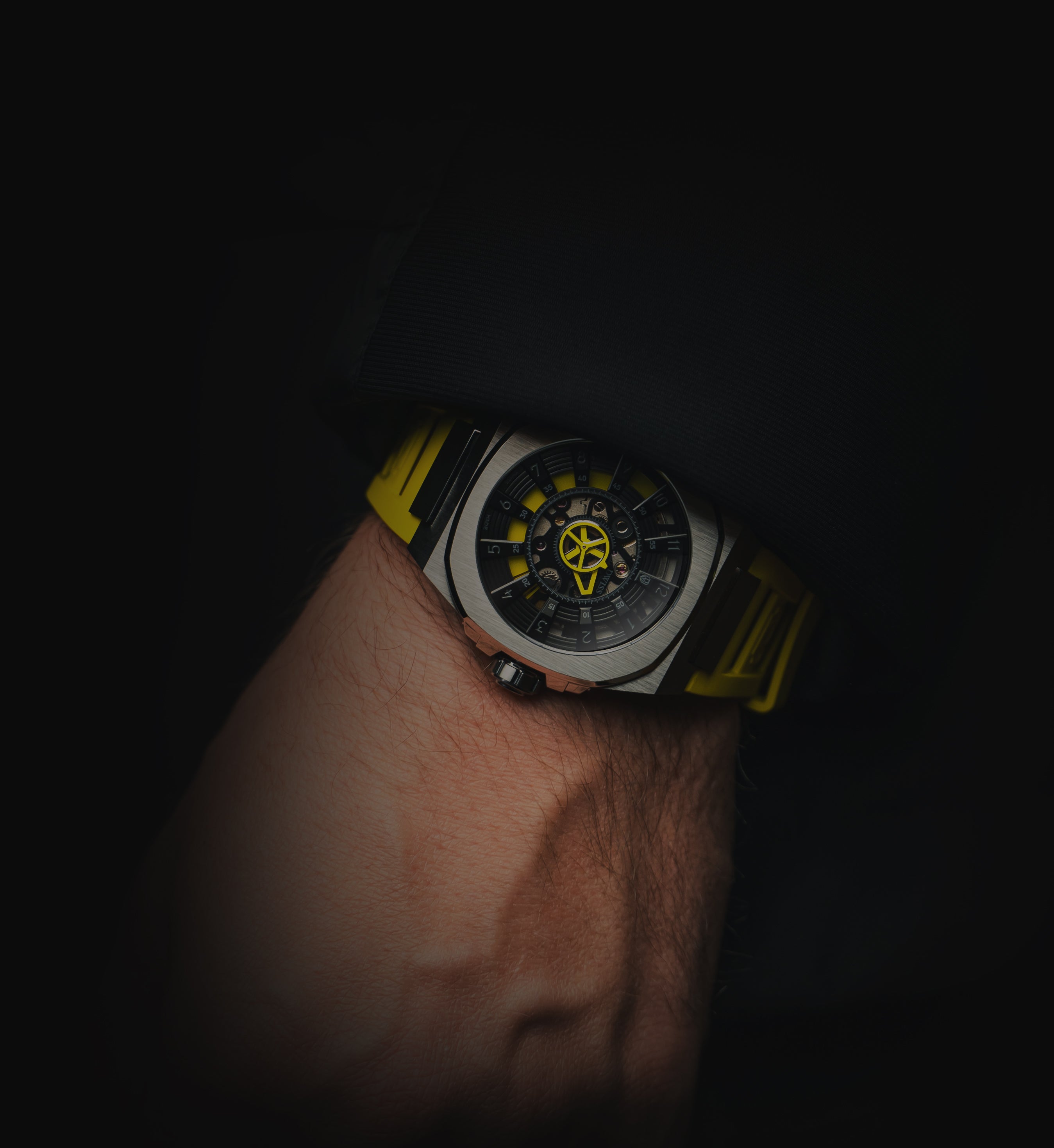 DWISS M3S design awarded swiss made timepiece